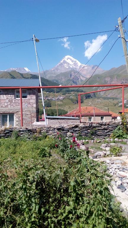 Mount Guest Hotel Kazbegi Exterior photo